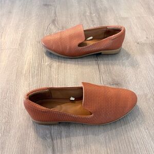 Women’s Size 7.5 Universal Threads Slip-On Loafer Flats